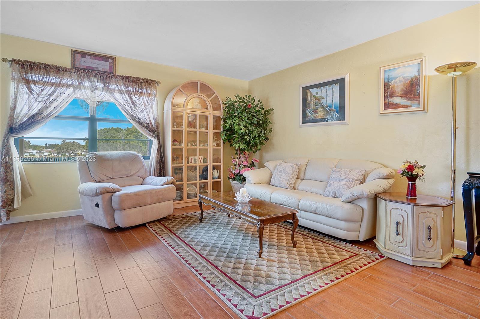 446800 - LAKEWOOD CONDOMIN - Residential