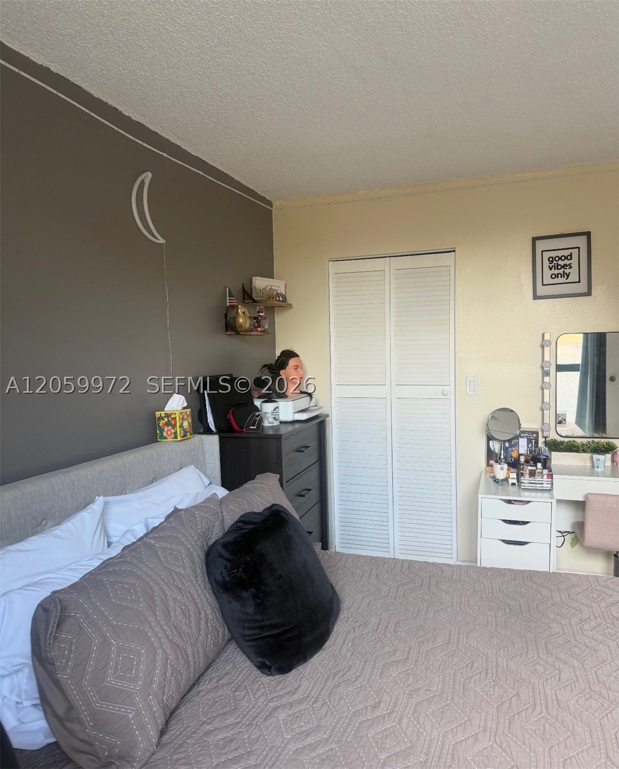 INTERNATIONAL PARK CONDO - Residential