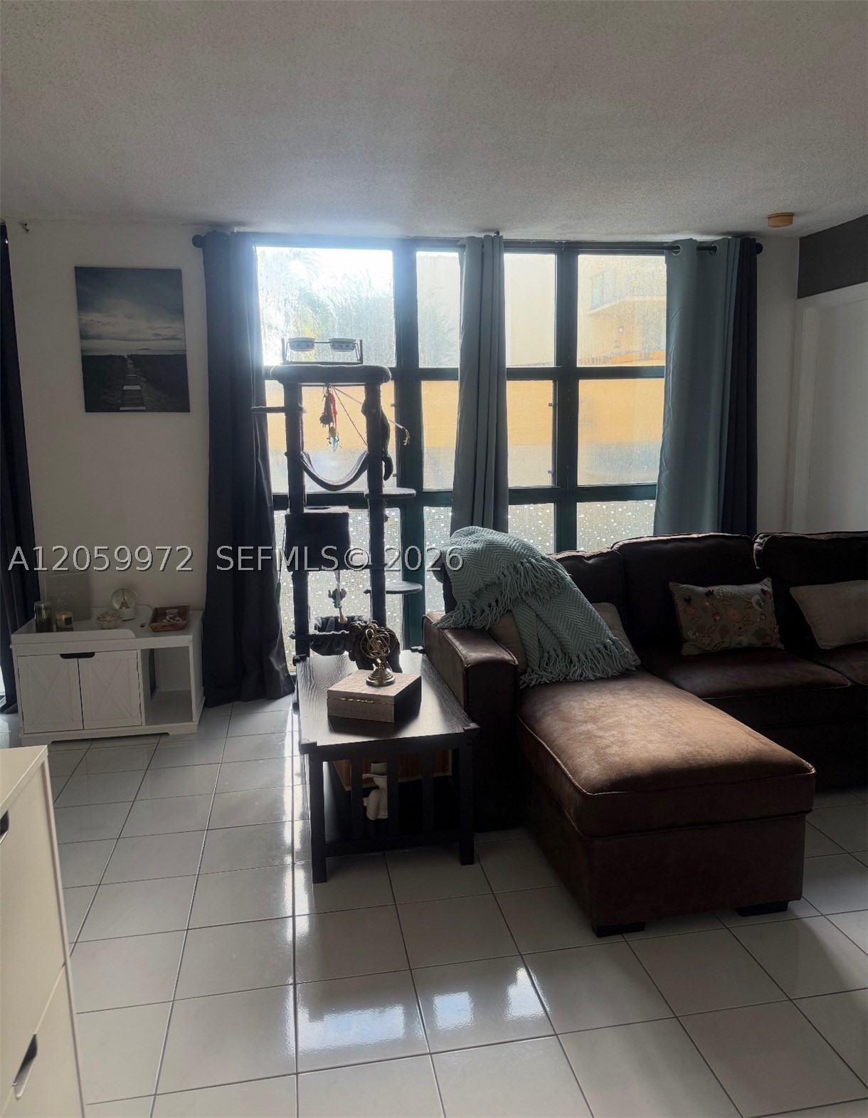 INTERNATIONAL PARK CONDO - Residential