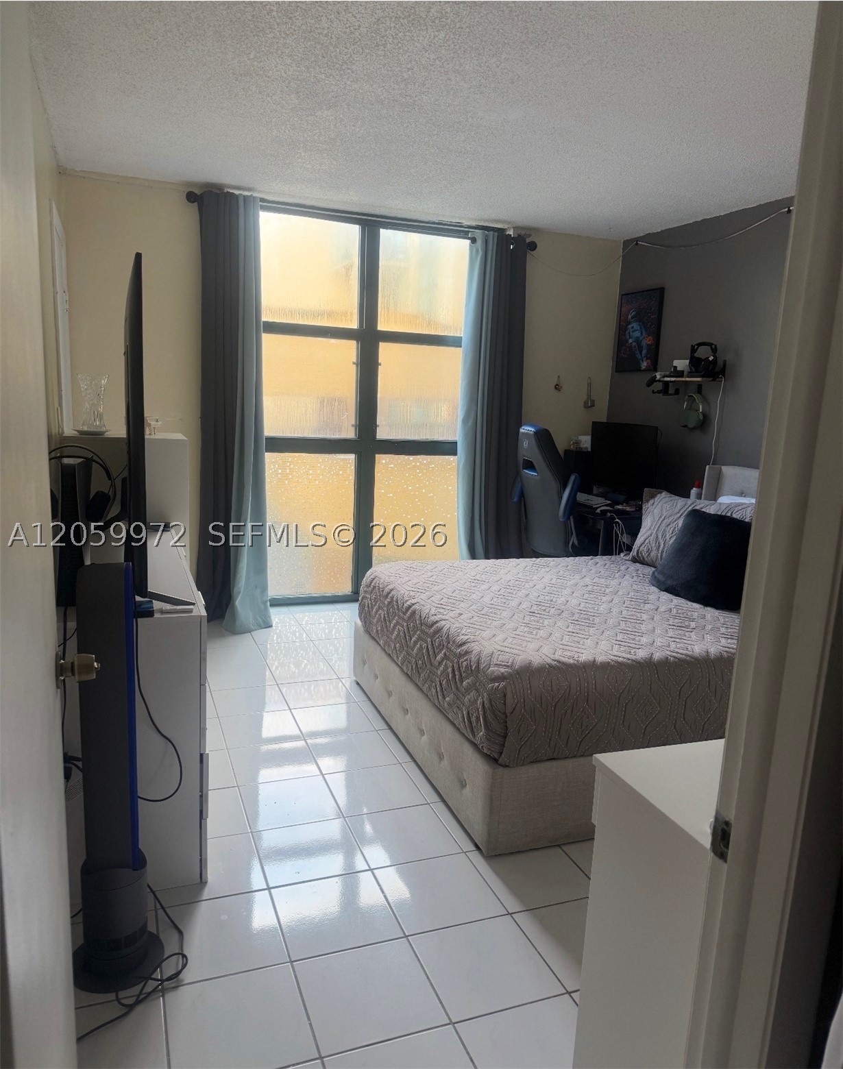 INTERNATIONAL PARK CONDO - Residential