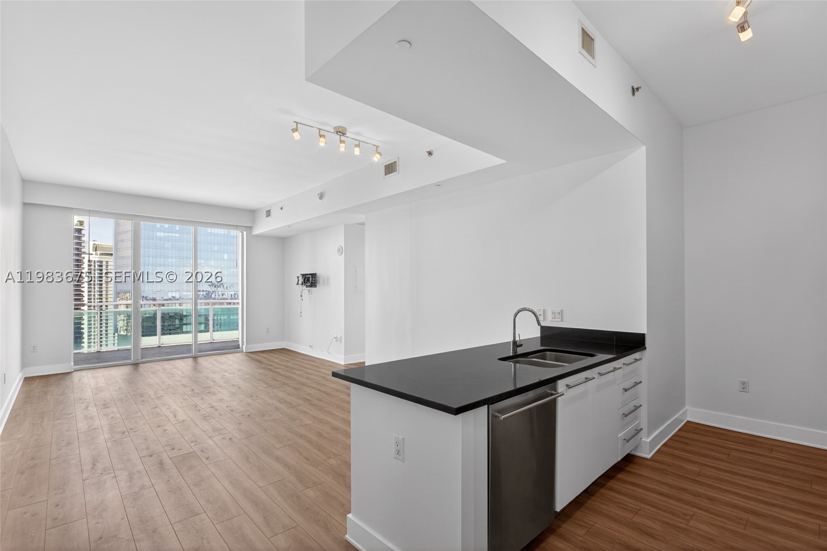 THE PLAZA 851 BRICKELL CO - Residential