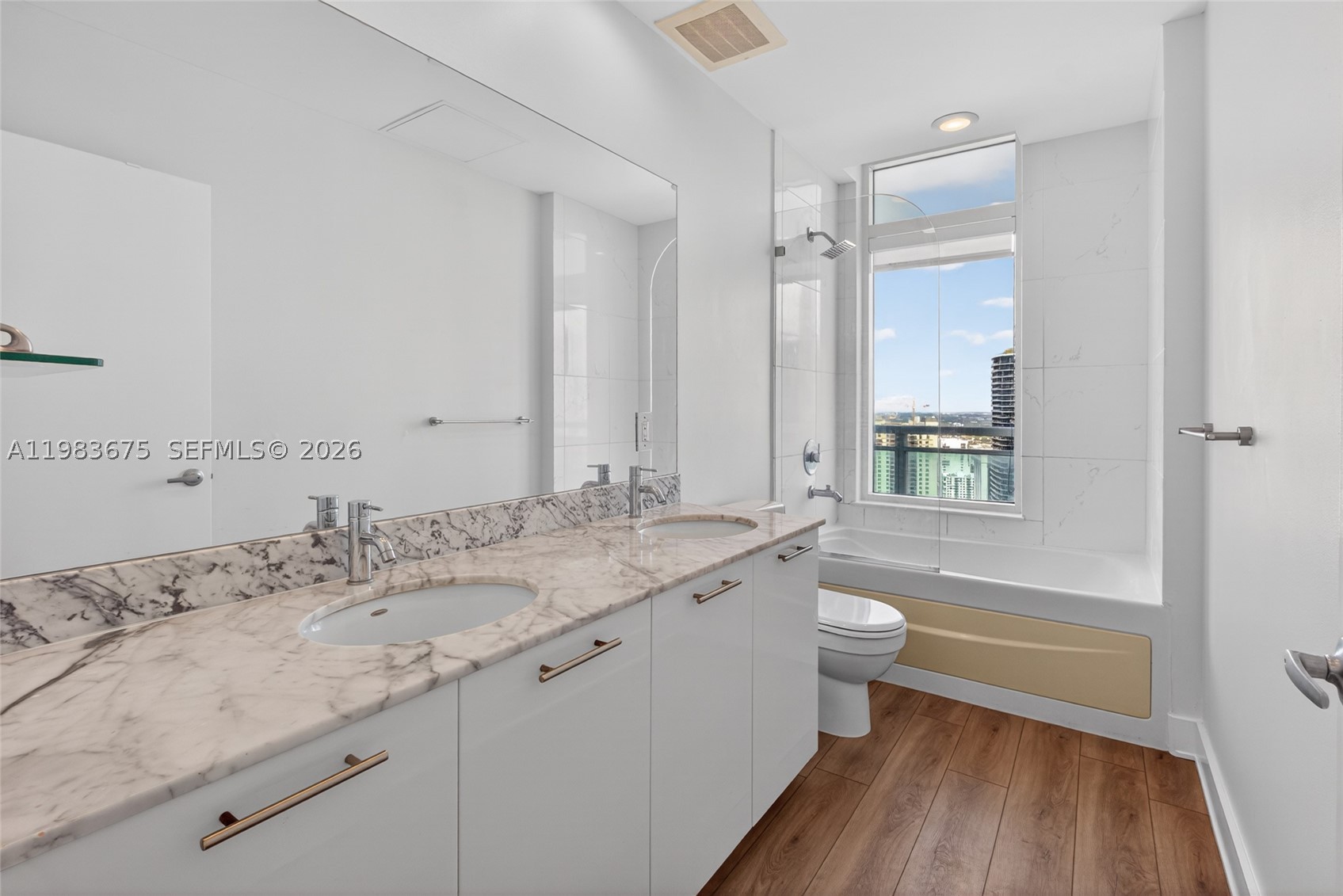 THE PLAZA 851 BRICKELL CO - Residential