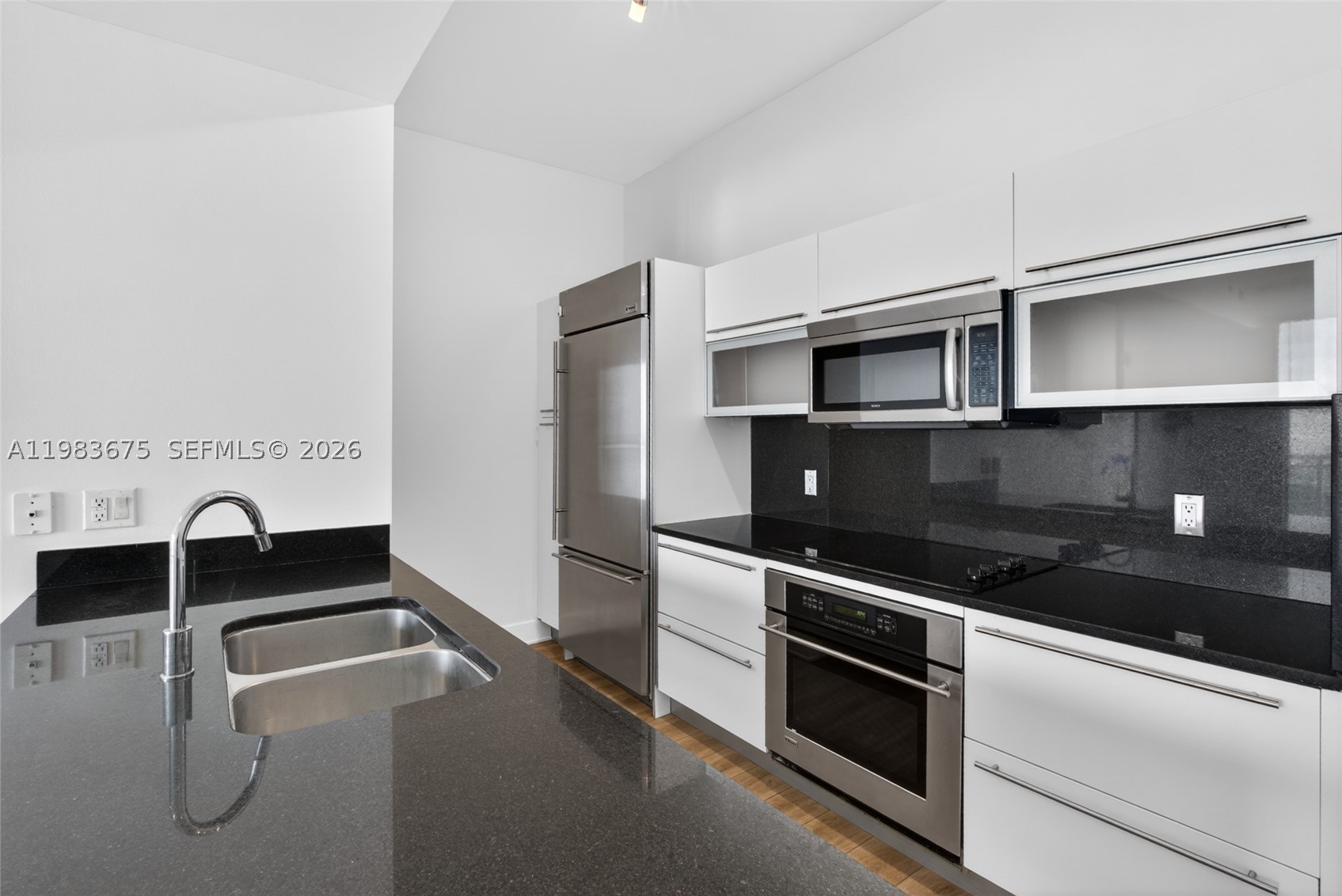 THE PLAZA 851 BRICKELL CO - Residential