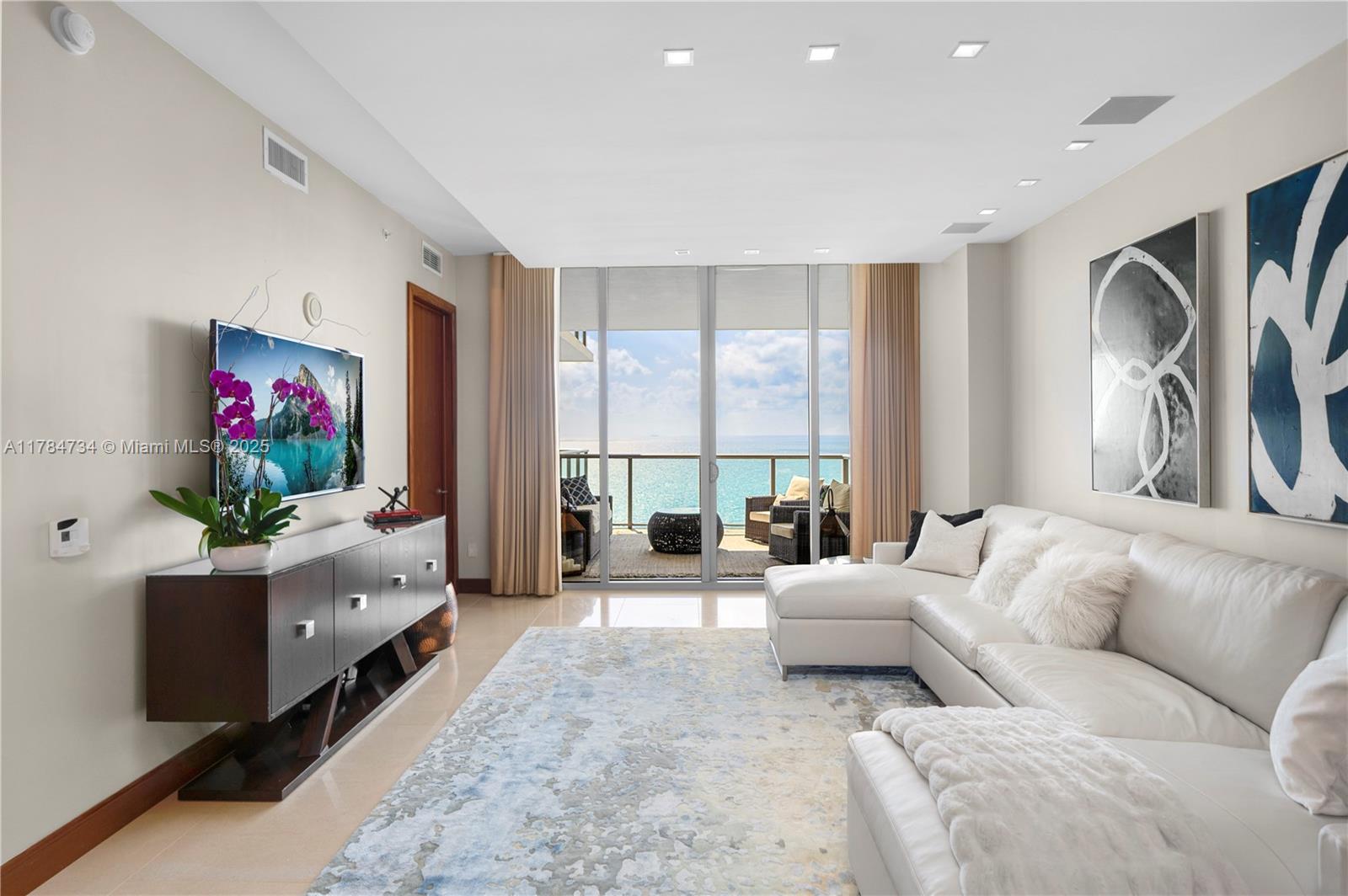 St. Regis Center Tower - Residential Lease