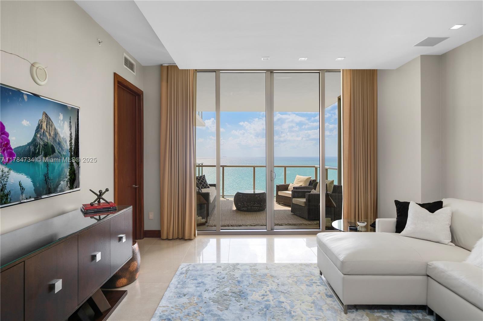 St. Regis Center Tower - Residential Lease