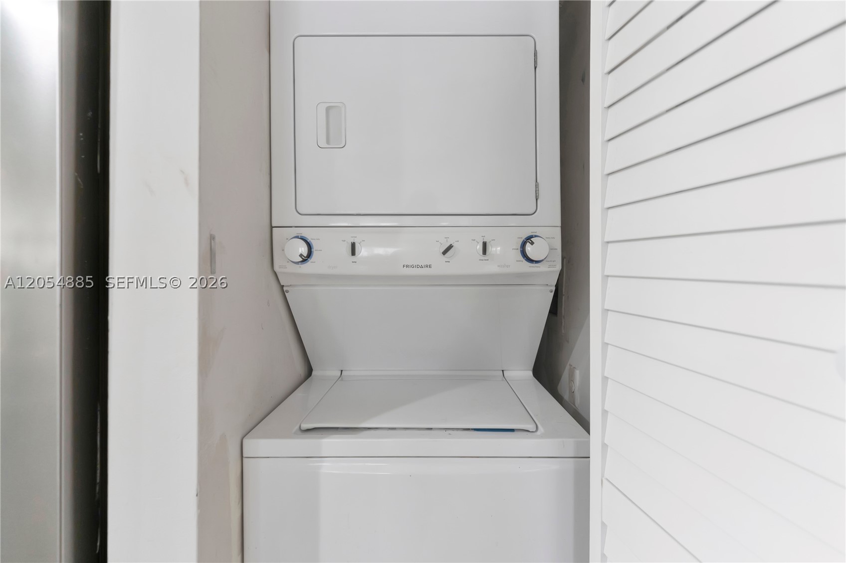 NOB HILL AT WELLEBY CONDO - Residential