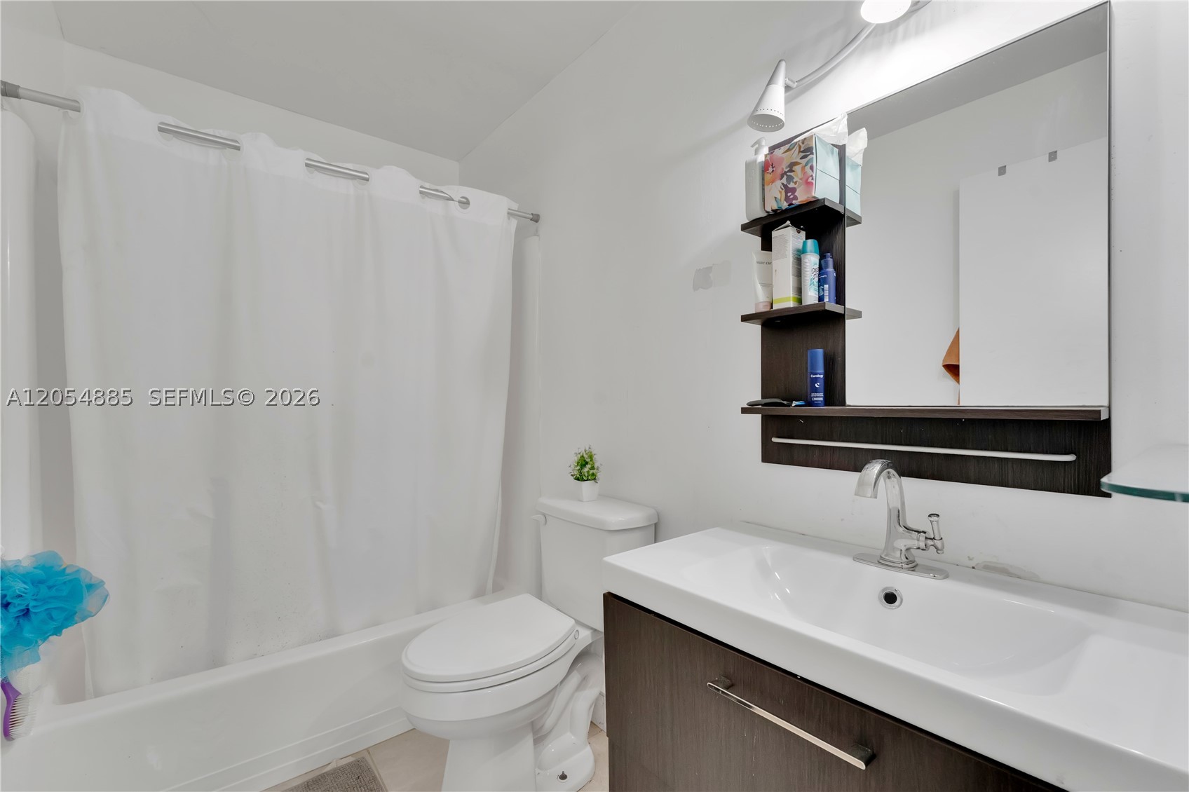 NOB HILL AT WELLEBY CONDO - Residential