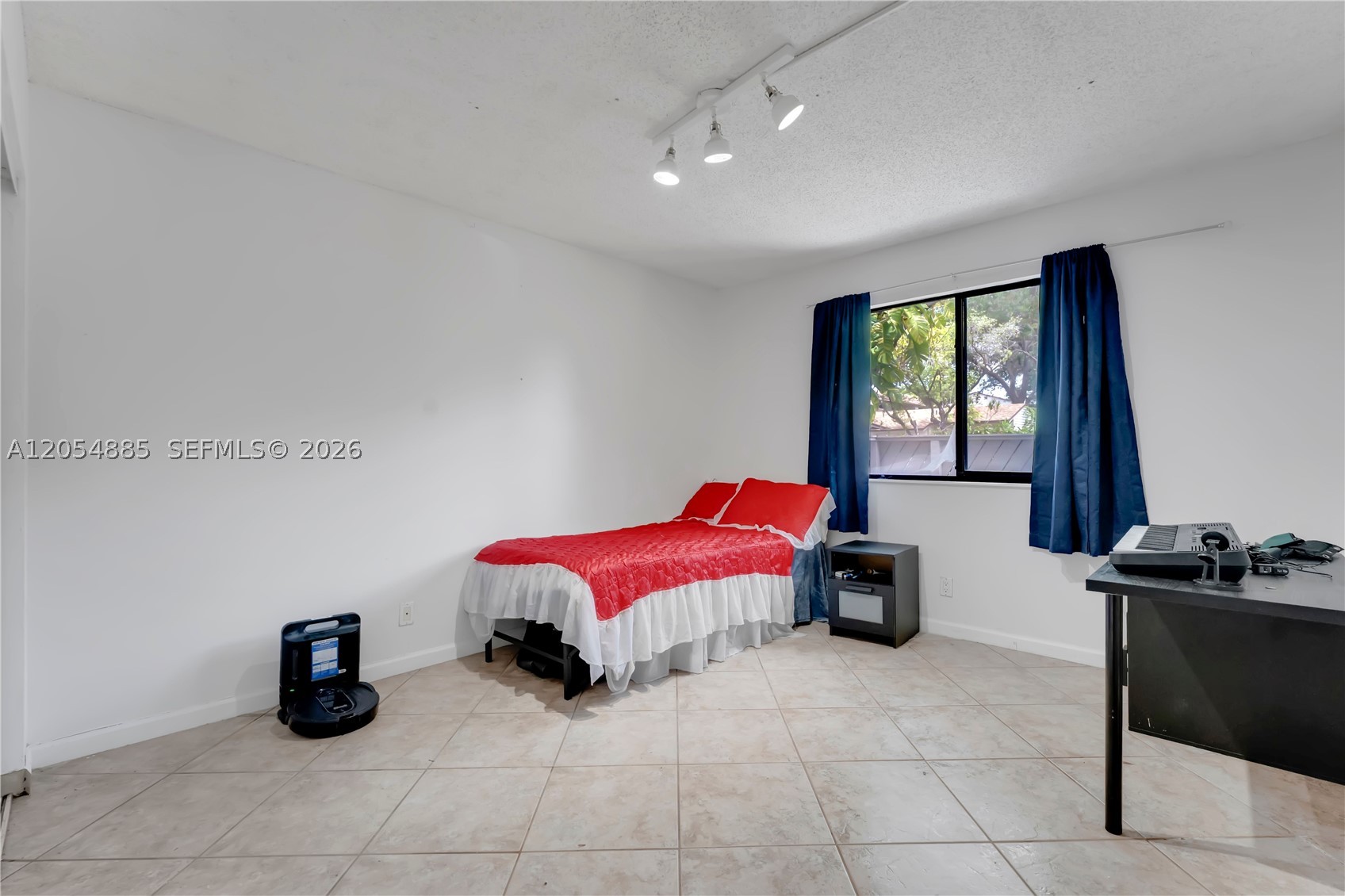 NOB HILL AT WELLEBY CONDO - Residential