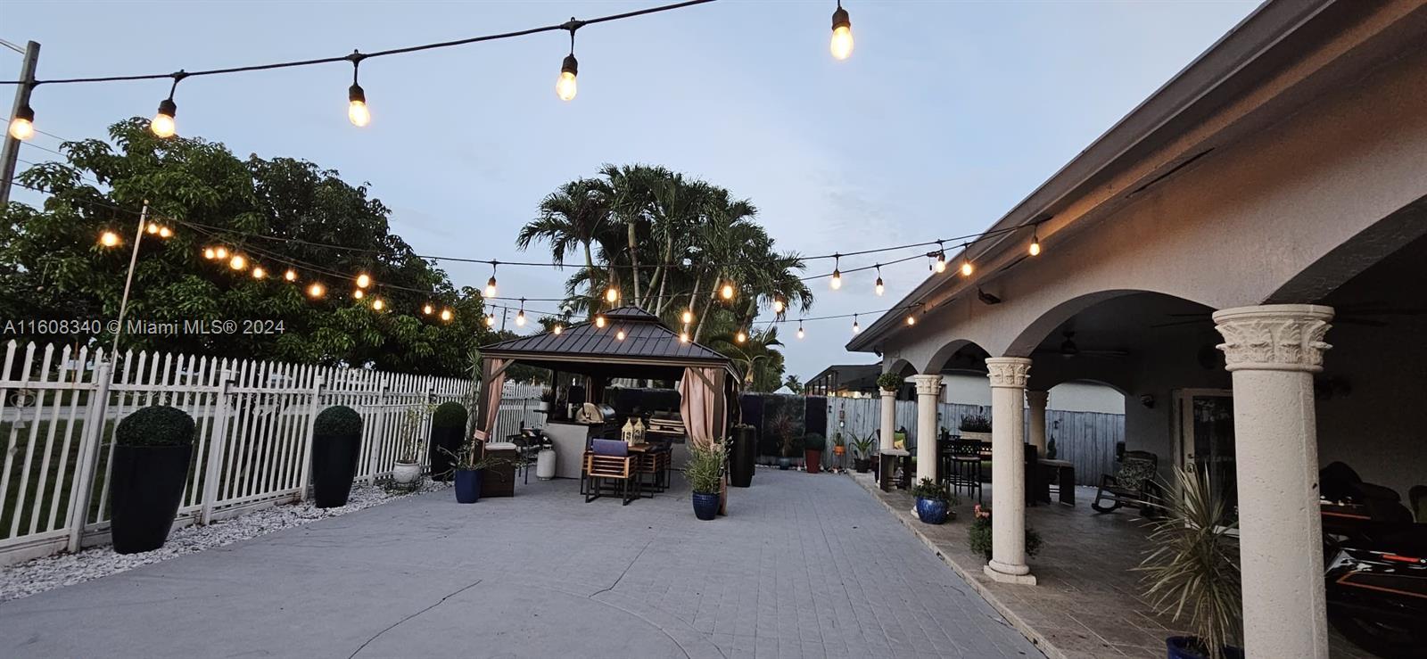 NORTH PALM ESTATES HOMES - Residential