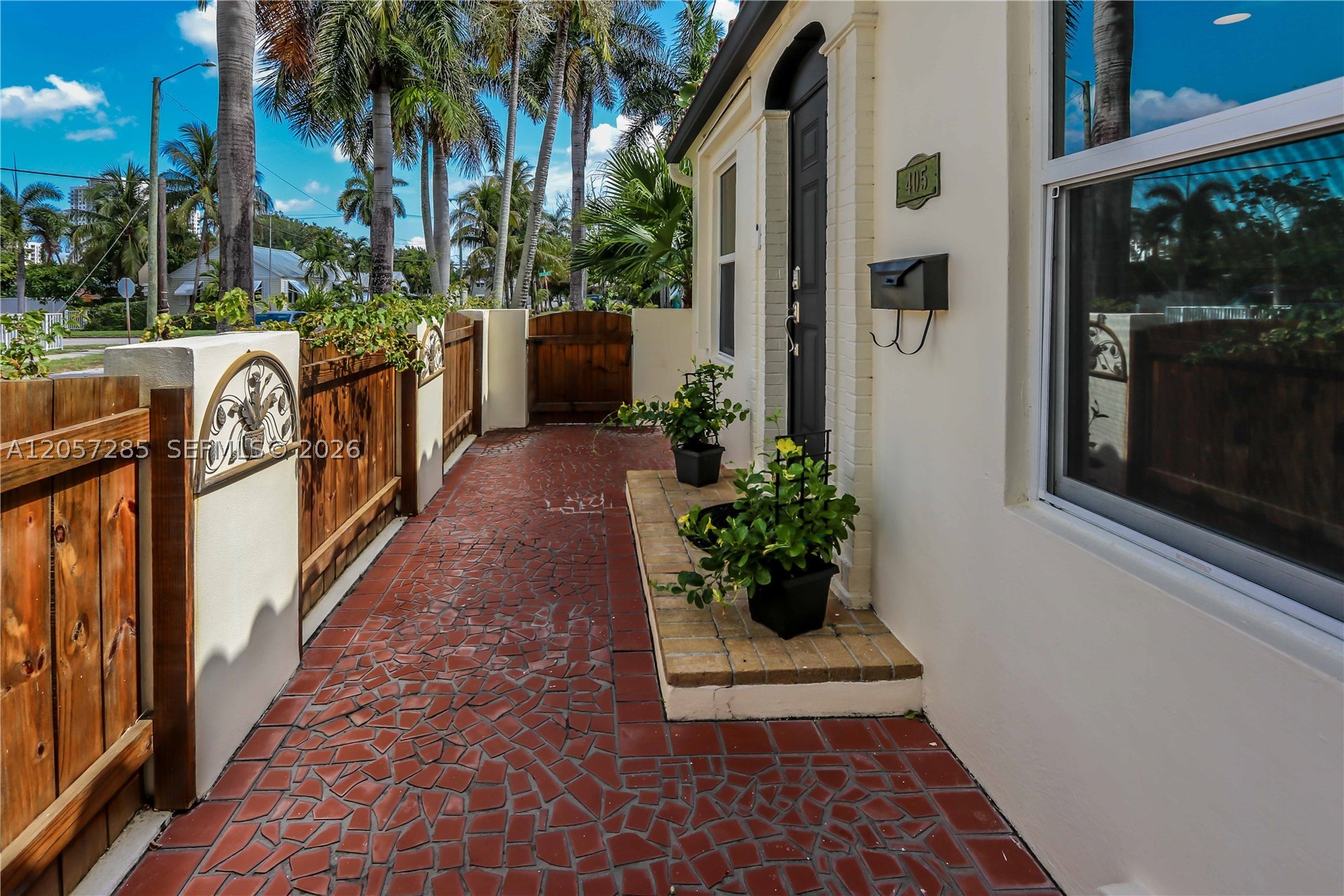 HOLLYWOOD - Residential