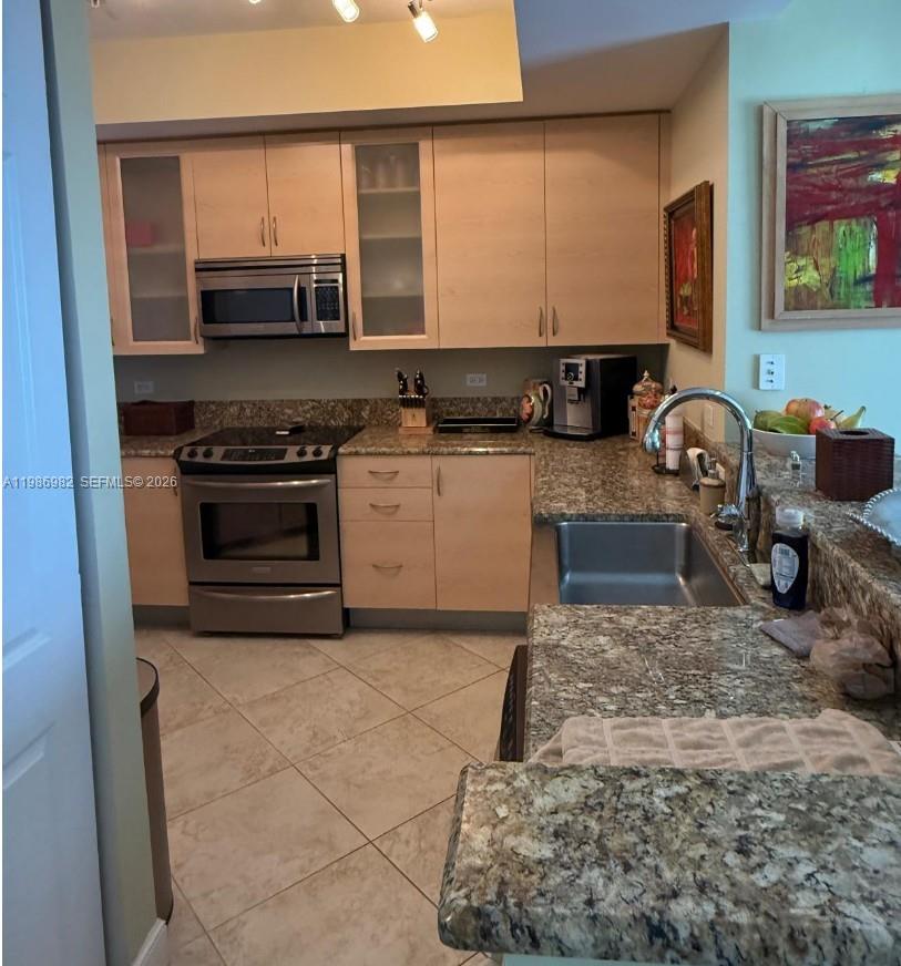 WILTON STATION RES CONDO - Residential