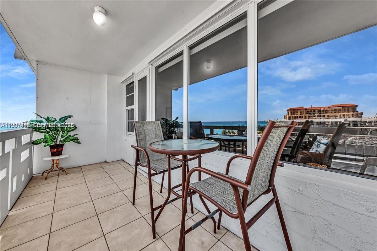 HOLLYWOOD TOWERS CONDO - Residential