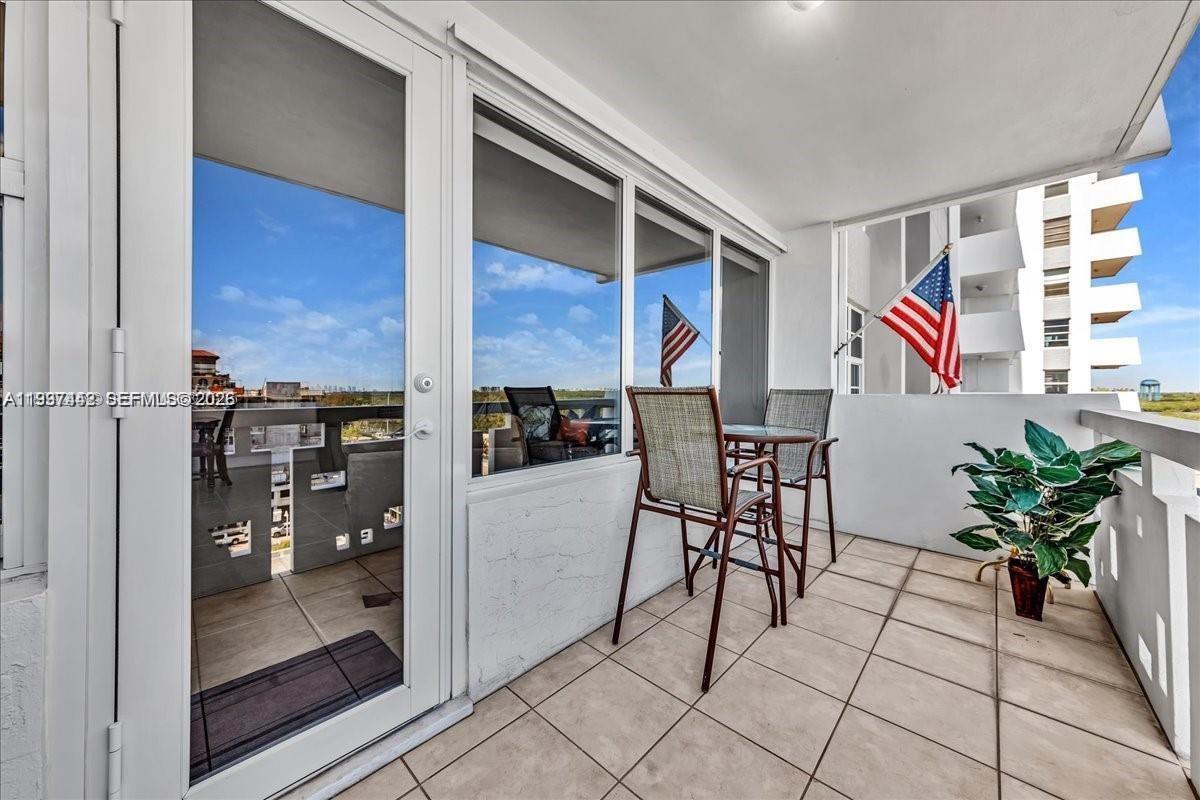 HOLLYWOOD TOWERS CONDO - Residential