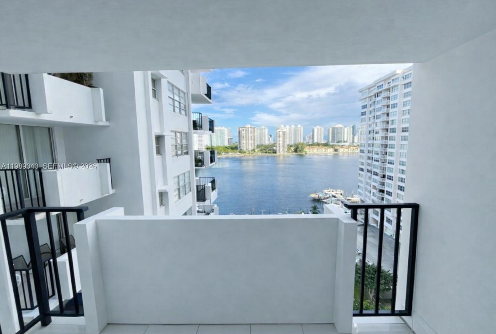 COMMODORE PLAZA CONDO - Residential