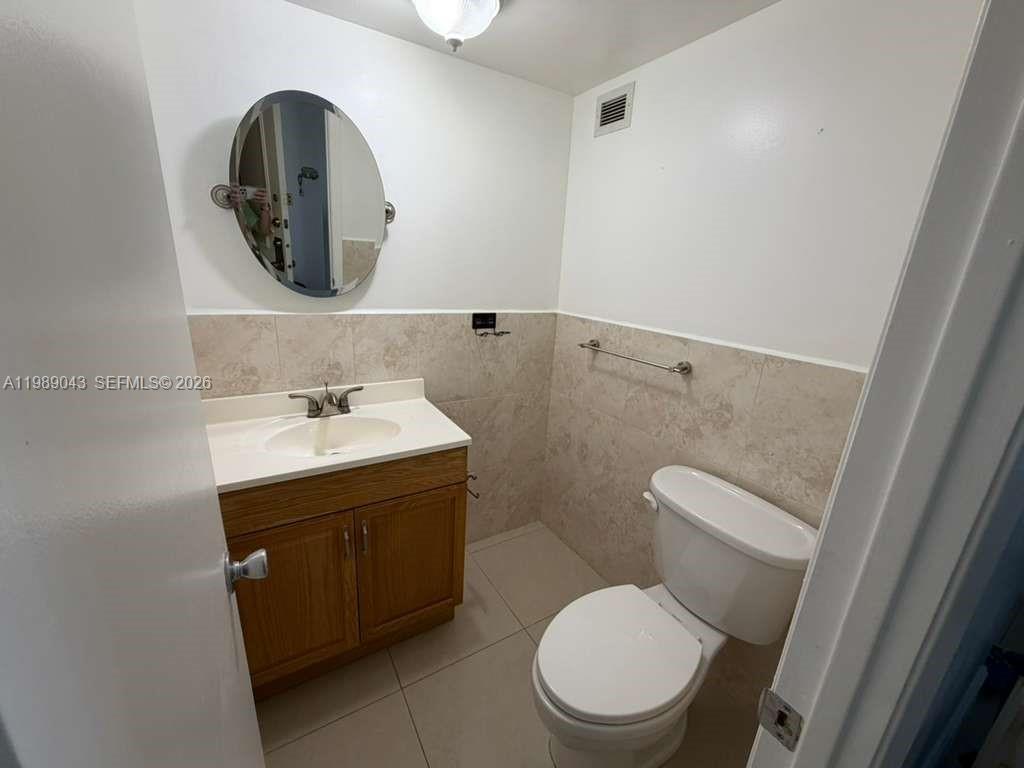 COMMODORE PLAZA CONDO - Residential