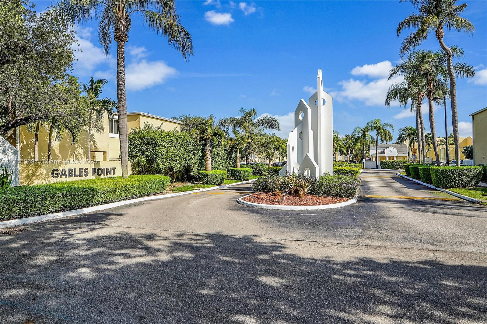 Gables Point townhouses, amazing community hidden away in the heart of Miami. Minutes away from South Miami, Coral Gables and Coconut Grove. This 2/2 1/2 is very nicely updated, has washer/dryer, one assigned parking space and additional guest parking. Community is pet friendly, has two pools, tennis court, racquet ball court, and security guard on site. Great and friendly community to live!