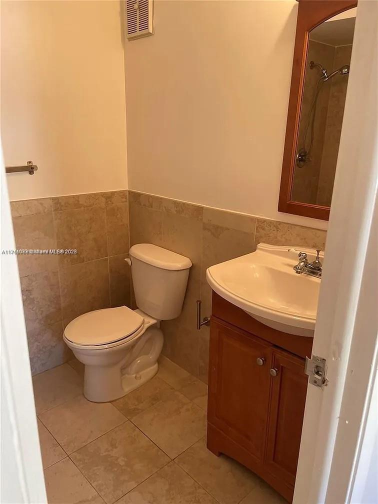 GABLES POINT III CONDO - Residential Lease