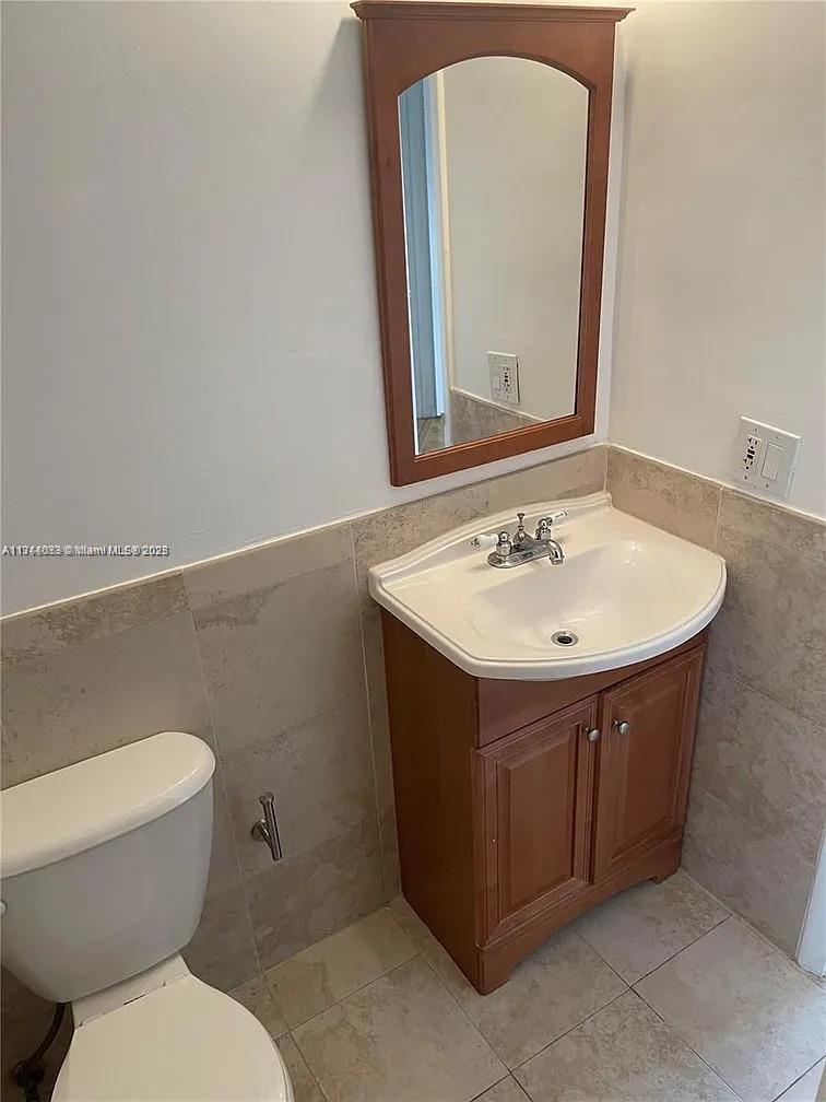 GABLES POINT III CONDO - Residential Lease