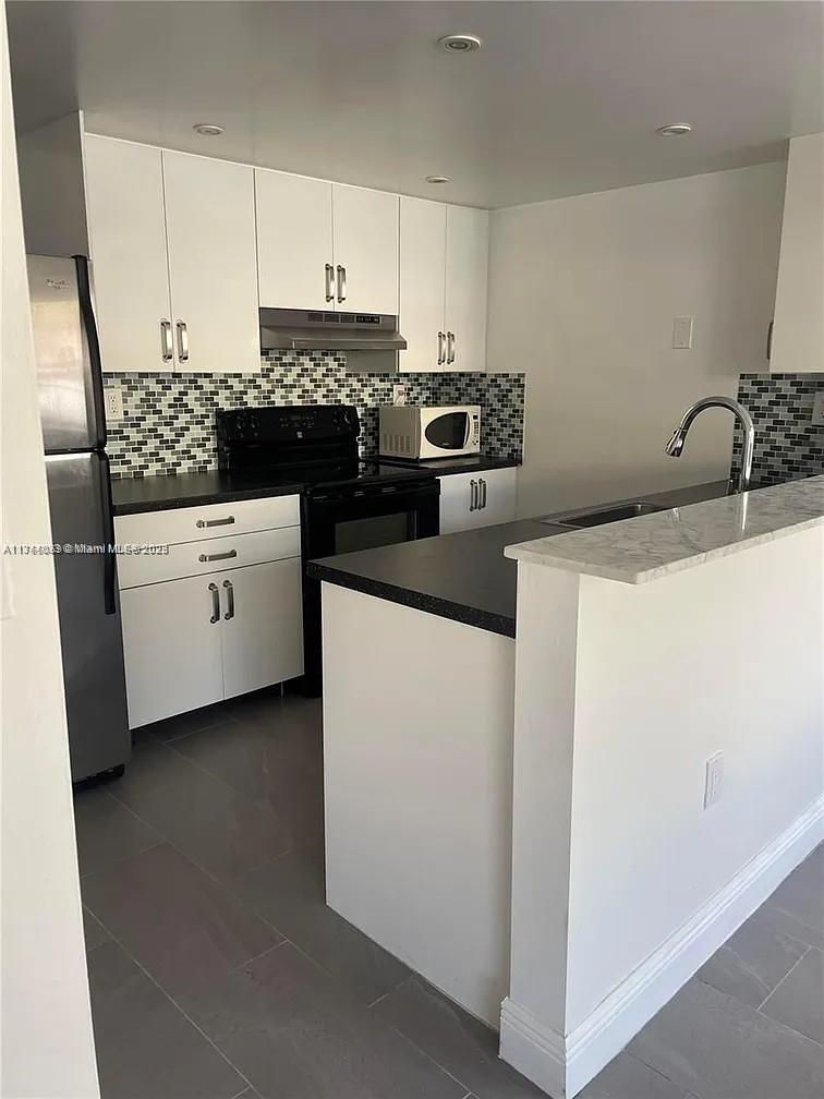 GABLES POINT III CONDO - Residential Lease