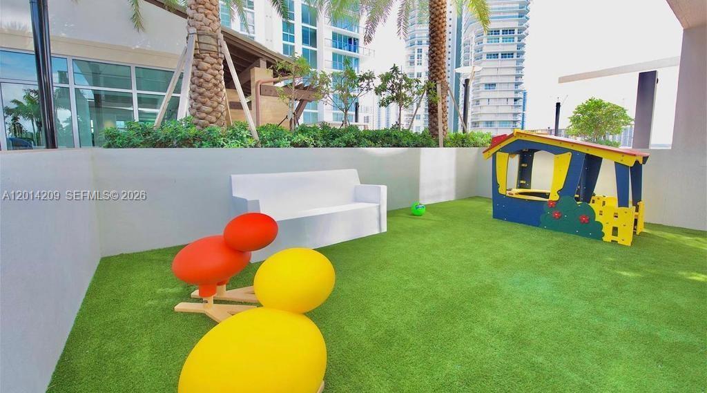 PARQUE TOWERS CONDO - Residential
