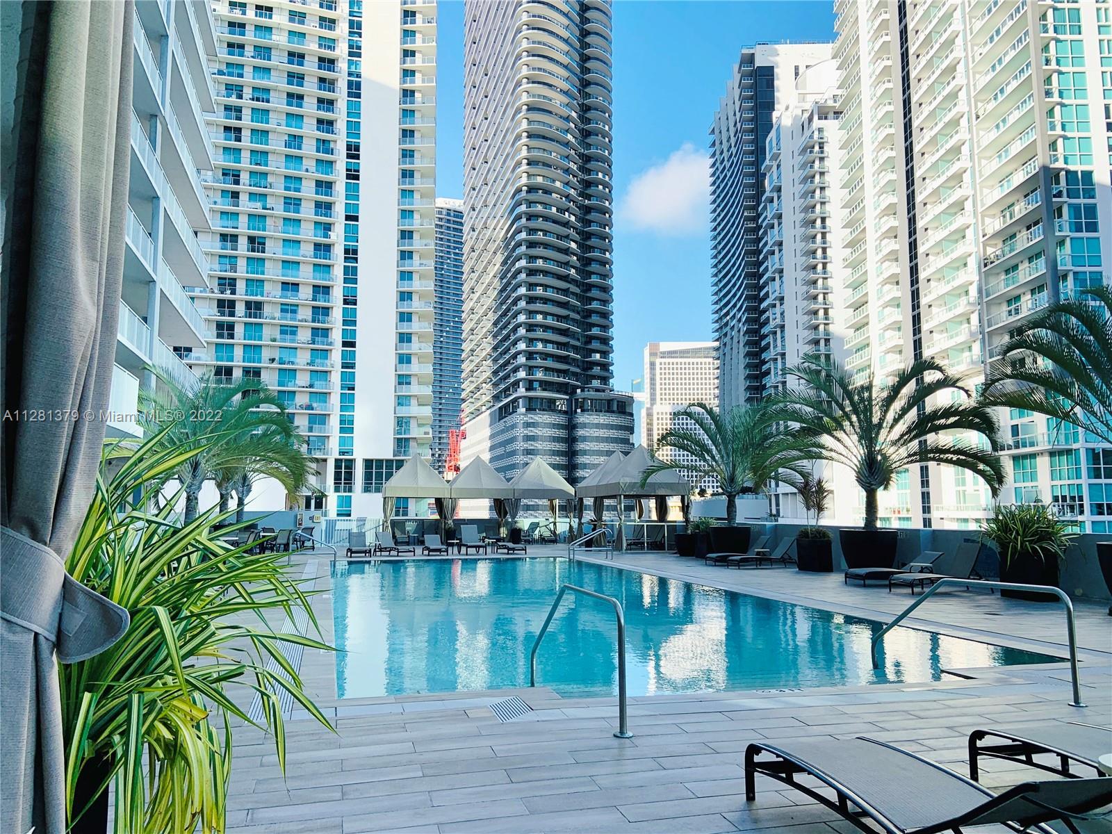 Lovely unfurnished one bedroom one and a half baths apartment at The Vue at Brickell has it all: Preferred east side view, high ceilings, top floor in the 08 line, spacious floor plan, walk-in closet, remodeled open kitchen to the living/dining area, granite countertops in kitchen and both bathrooms, tile and wood floors (no carpet!!!!), full size washer and dryer and fast Google Fiber Web pass Internet included.
Best location on Brickell area to walk to all area restaurants, Brickell City Center and Brickell Financial District.
 It won't last !!