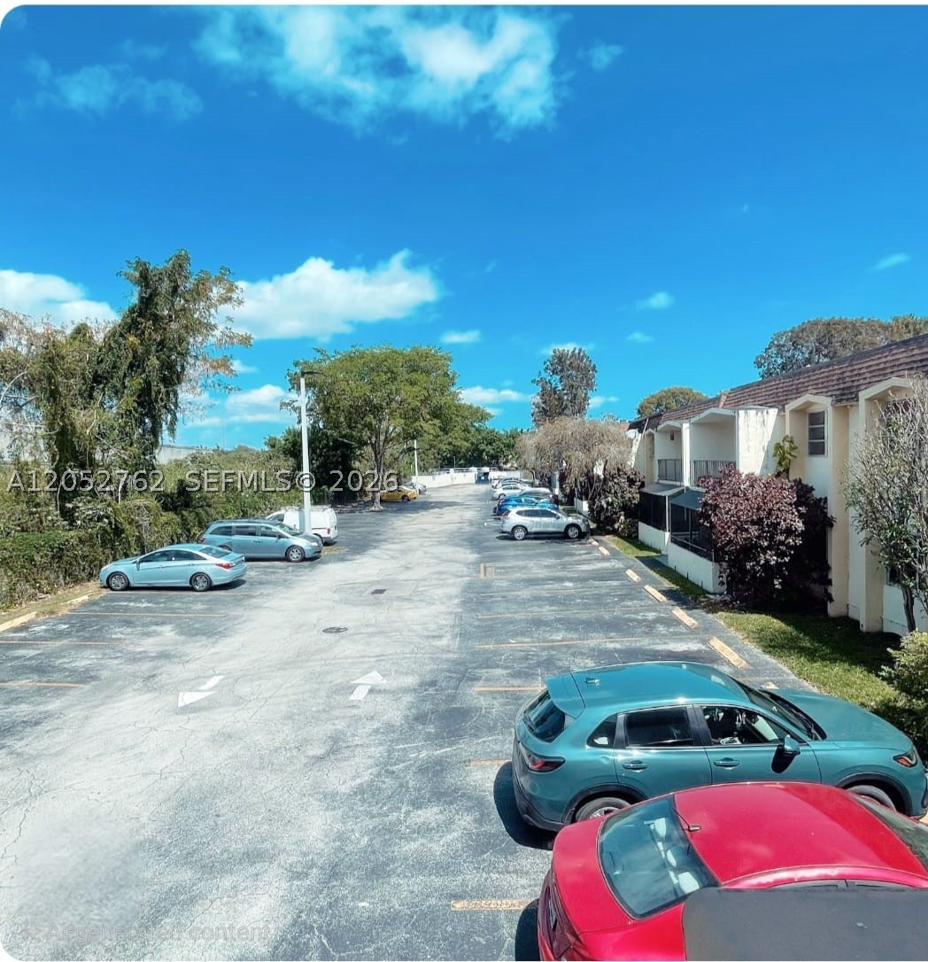 LAKEWOOD VILLAS CONDO - Residential