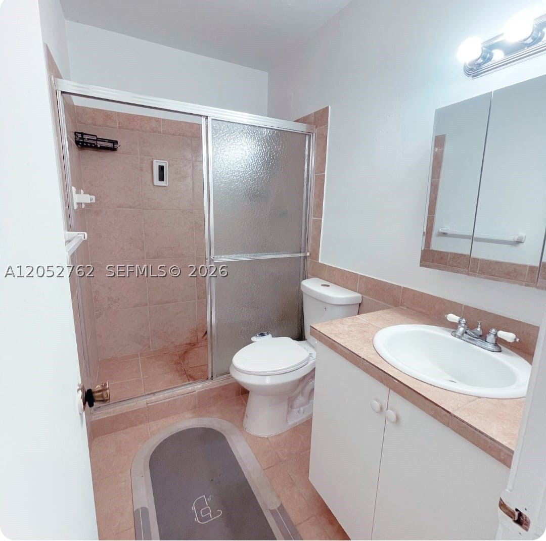 LAKEWOOD VILLAS CONDO - Residential