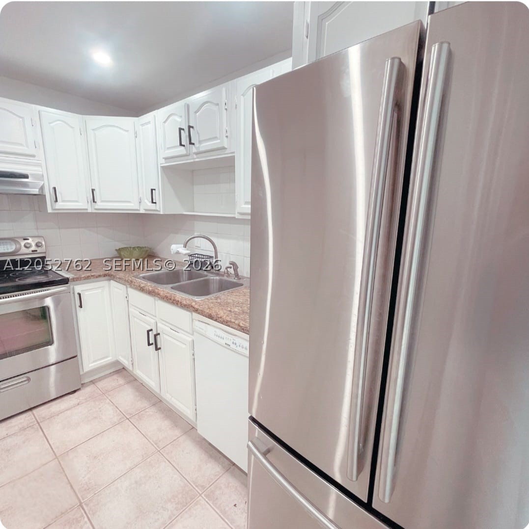 LAKEWOOD VILLAS CONDO - Residential