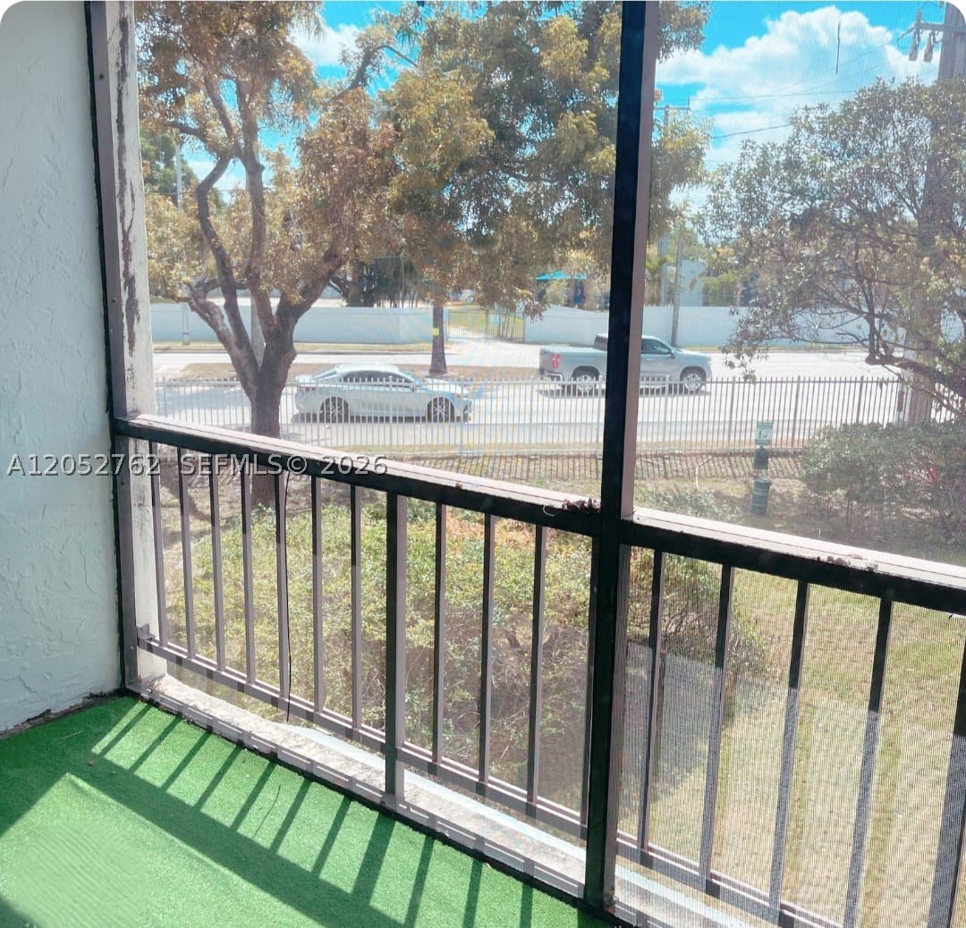 LAKEWOOD VILLAS CONDO - Residential