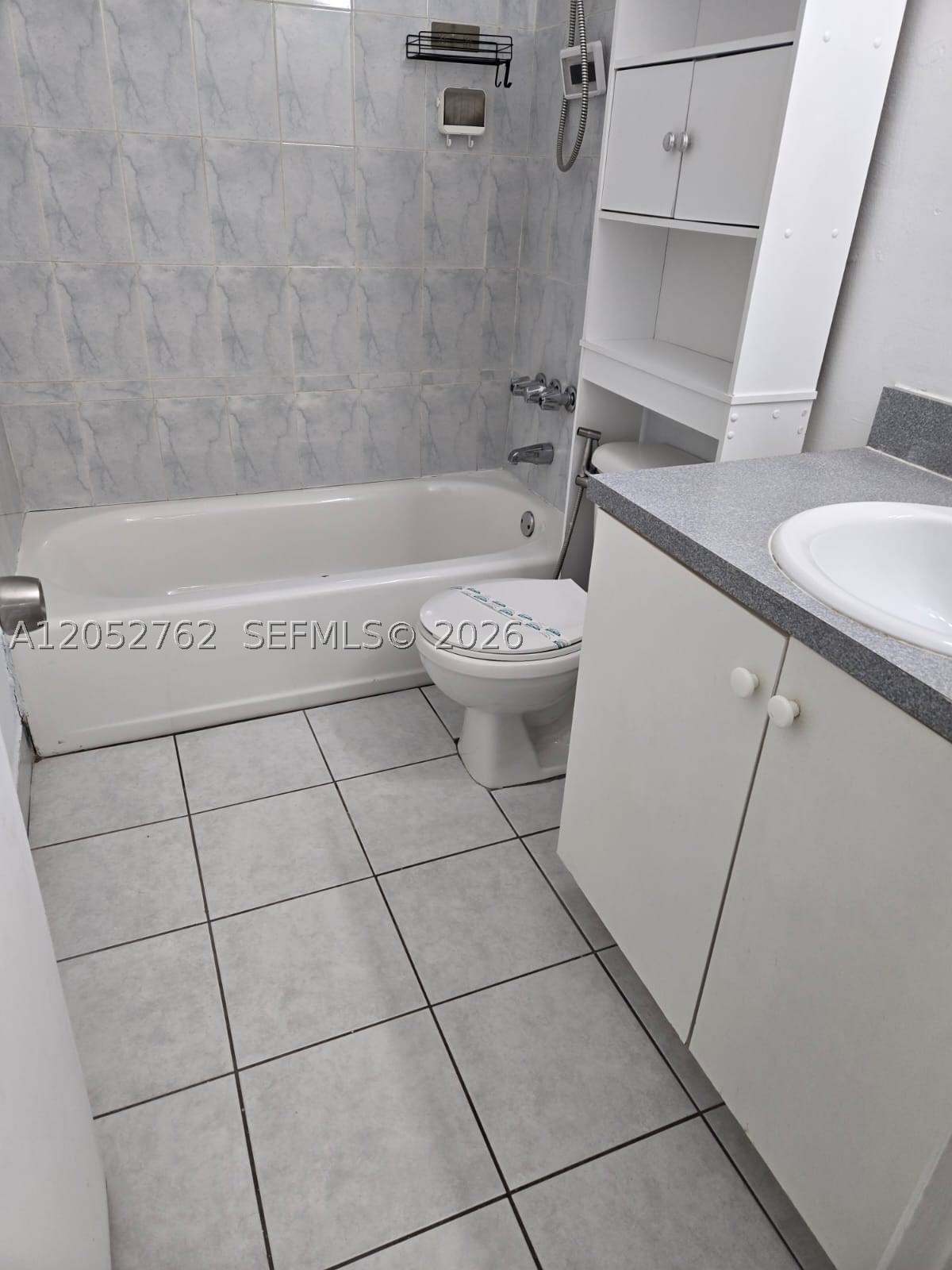 LAKEWOOD VILLAS CONDO - Residential