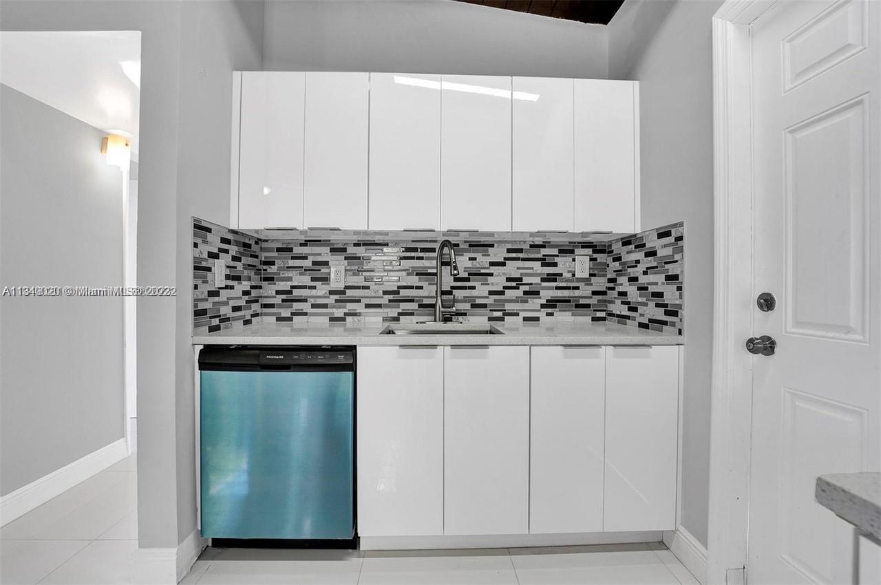 LAKE FOREST SEC 3 - Residential Lease