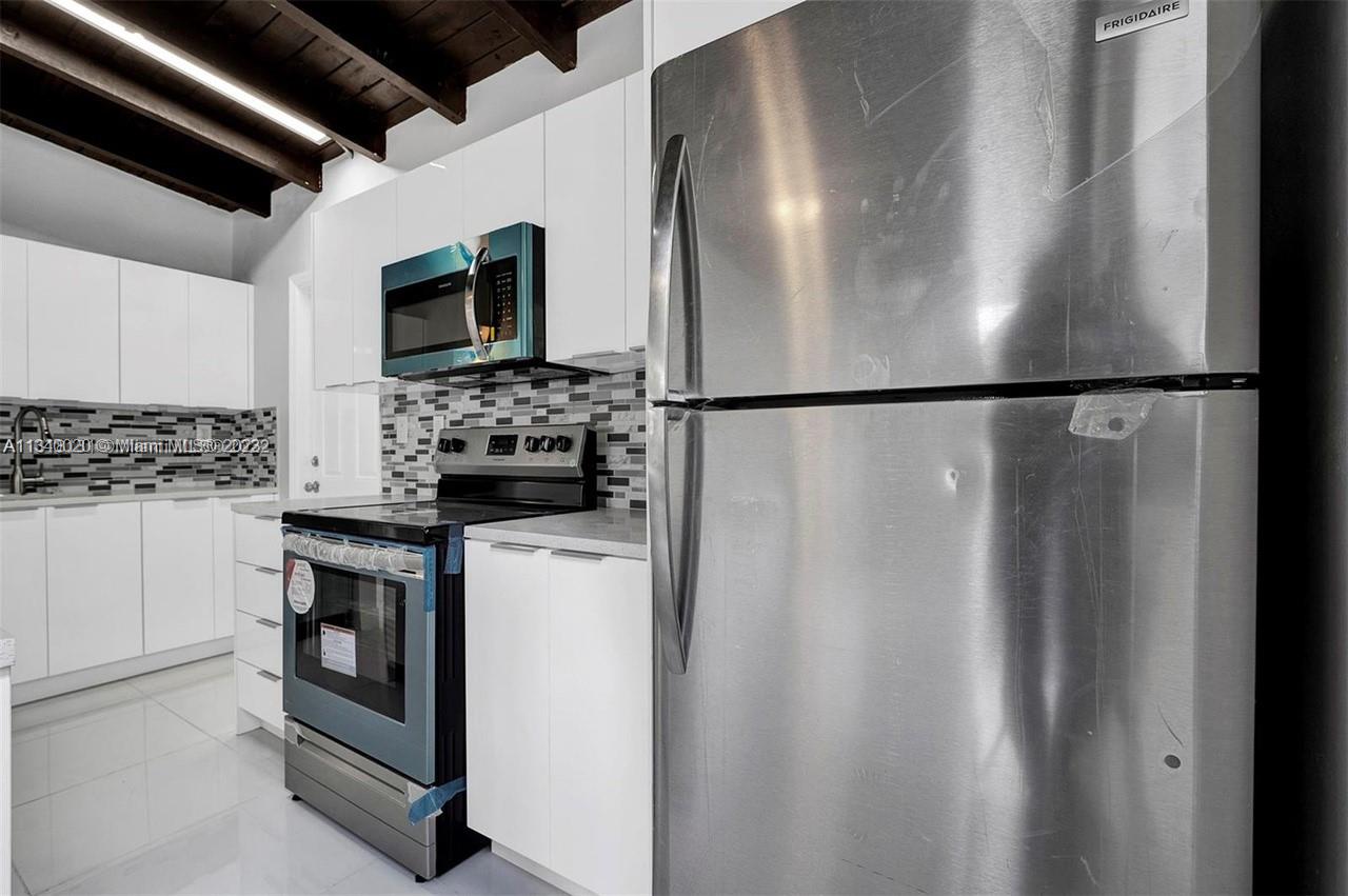 LAKE FOREST SEC 3 - Residential Lease
