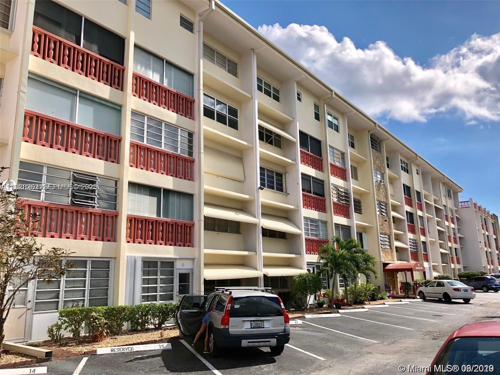 ****SPACIOUS 2 BEDROOM 2 BATH CONDO *CORNER UNIT *  EAT-IN KITCHEN *LARGE LIVING  ROOM & DINING AREA & LARGE BEDROOMS *BIG ENCLOSED BALCONY WITH SHUTTERS * GULFSTREAM GARDENS IS A 55+ COMMUNITY IN AN EXCELLENT LOCATION AND IT OFFERS A CLUBHOUSE, SUNDECK, BBQ * CLOSE TO WONDERFUL AVENTURA MALL, CLOSE TO WORLD FAMOUS GULFSTREAM RACETRACK AND CASINO, DINING, SHOPPING AND NIGHTLIFE. 5 MINUTES TO MARVELOUS HALLANDALE BEACH ! AMAZING CONDO FOR YEAR ROUND LIVING OR FOR SNOWBIRDS TO  ENJOY IN THE WINTER !!