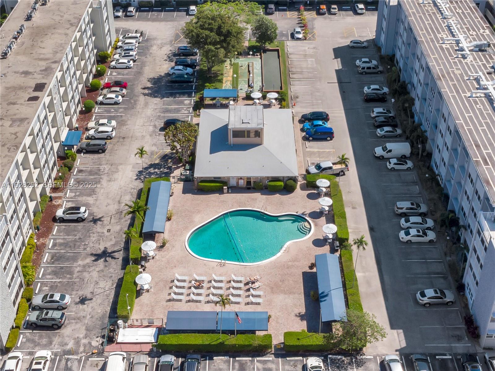 FIRST GULFSTREAM GARDEN - Residential