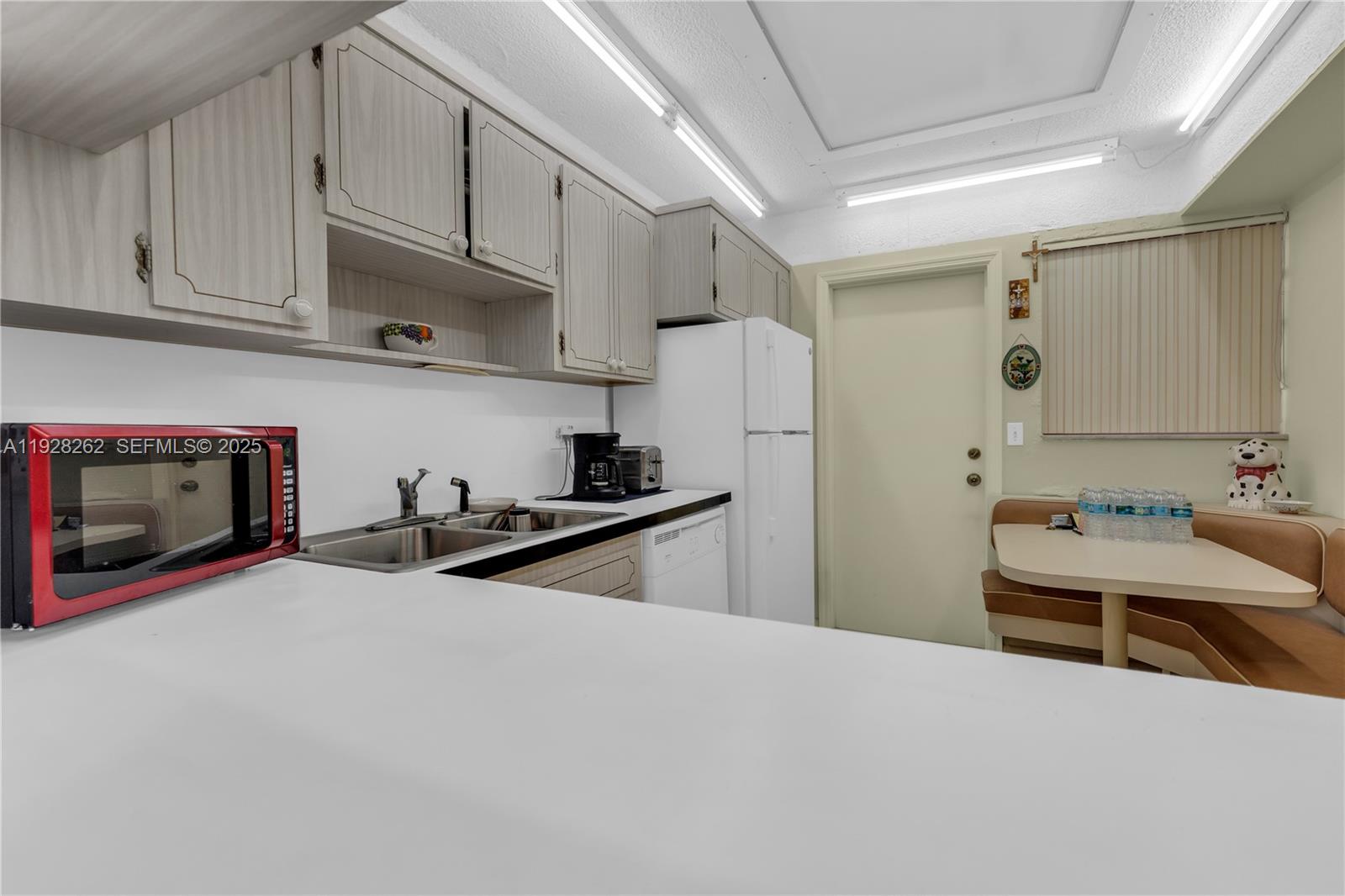 FIRST GULFSTREAM GARDEN - Residential