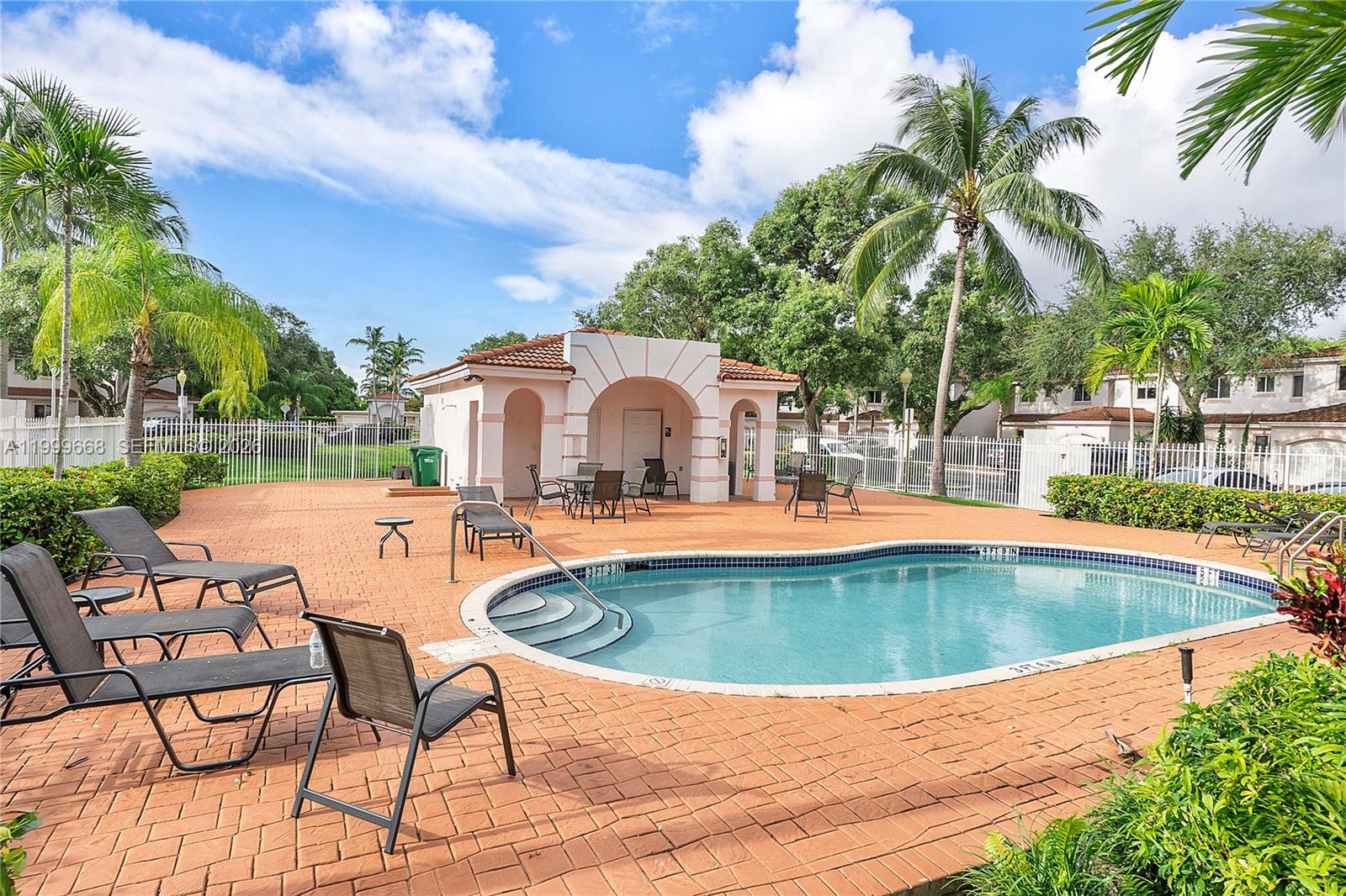 TAMARAC ISLAND CONDOMINIU - Residential