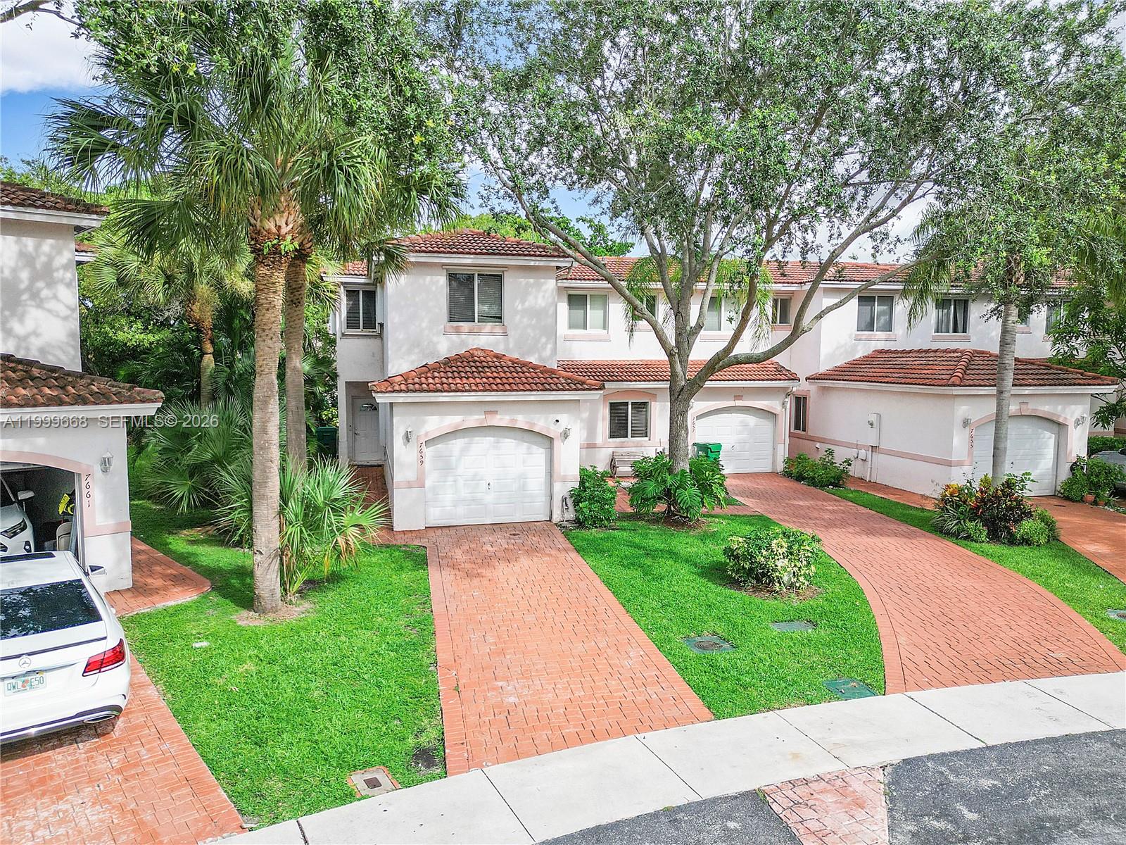 TAMARAC ISLAND CONDOMINIU - Residential