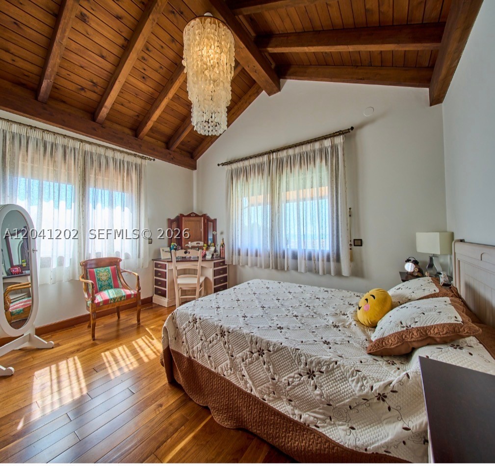 CALLE SEIS DEL CANDADO - Residential