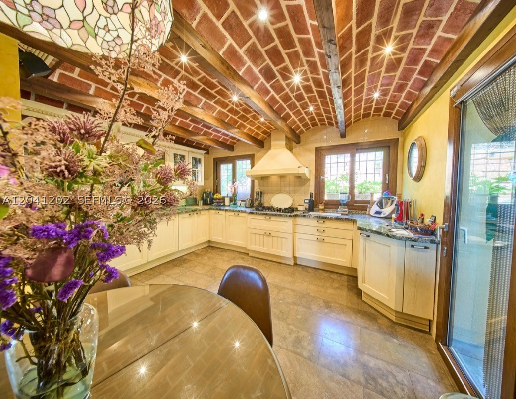 CALLE SEIS DEL CANDADO - Residential