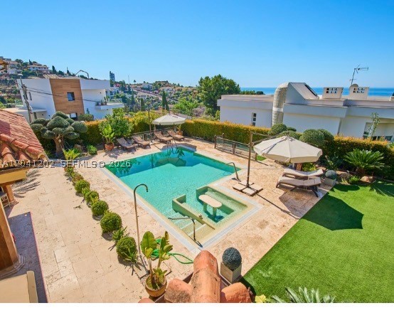 CALLE SEIS DEL CANDADO - Residential