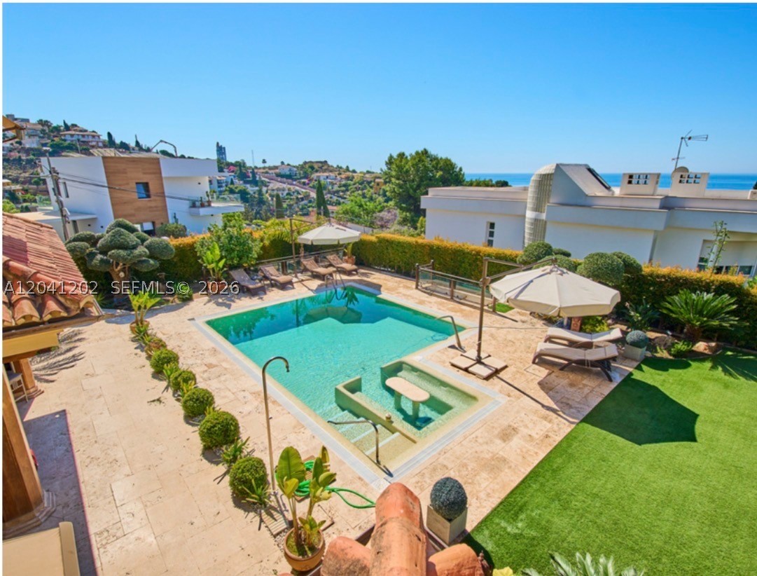 CALLE SEIS DEL CANDADO - Residential