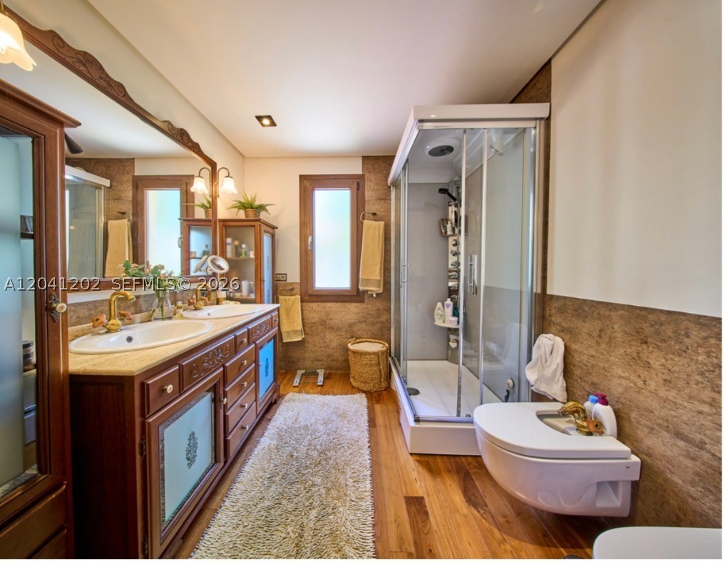 CALLE SEIS DEL CANDADO - Residential