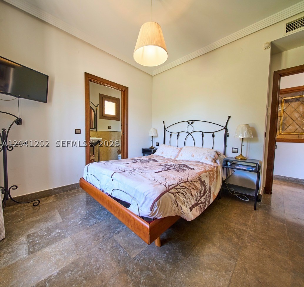 CALLE SEIS DEL CANDADO - Residential
