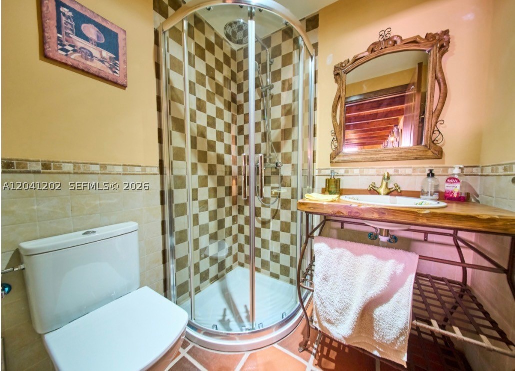CALLE SEIS DEL CANDADO - Residential