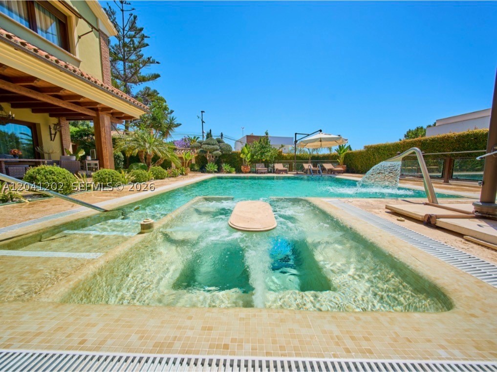 CALLE SEIS DEL CANDADO - Residential