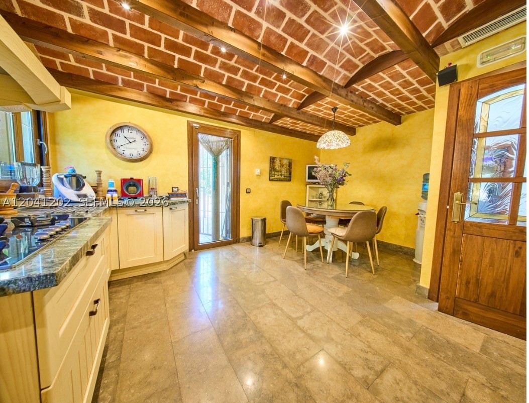 CALLE SEIS DEL CANDADO - Residential