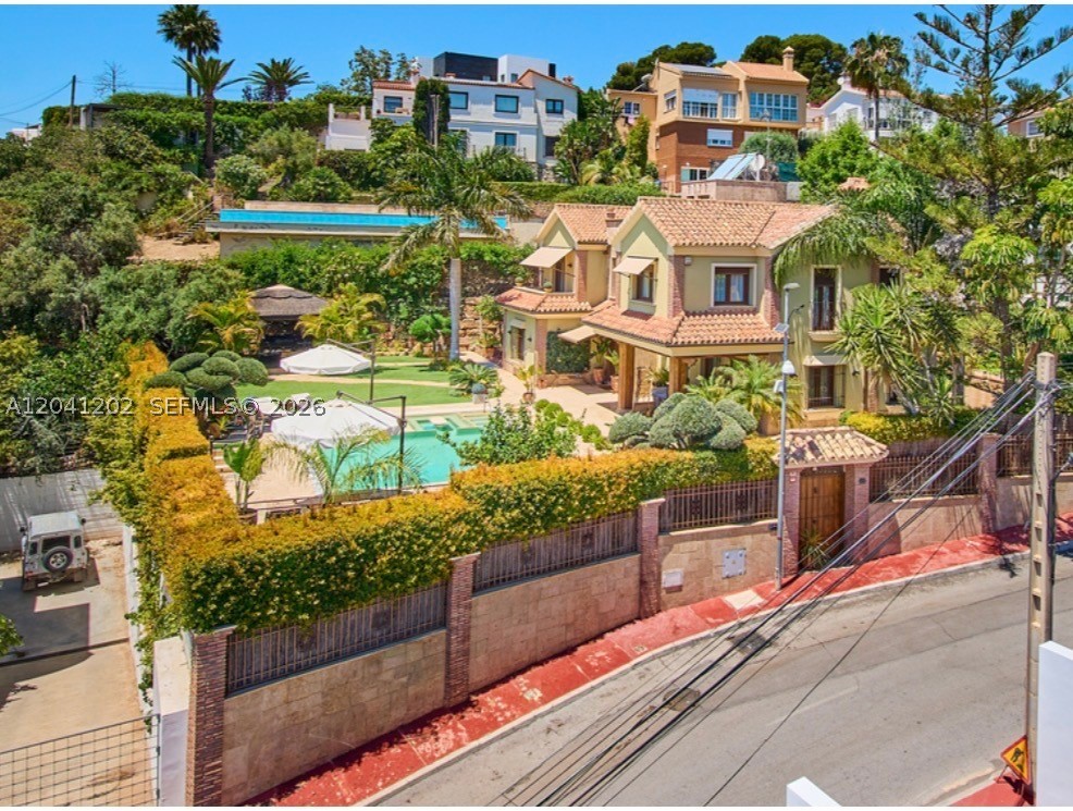 CALLE SEIS DEL CANDADO - Residential