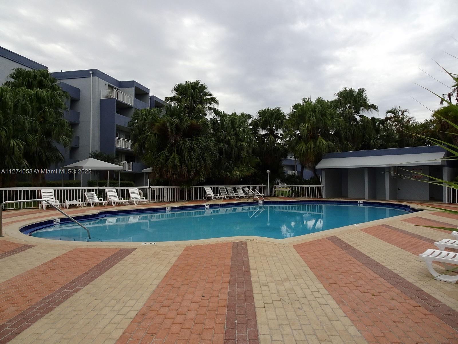THE BEACH CLUB FONTAINEBL - Residential
