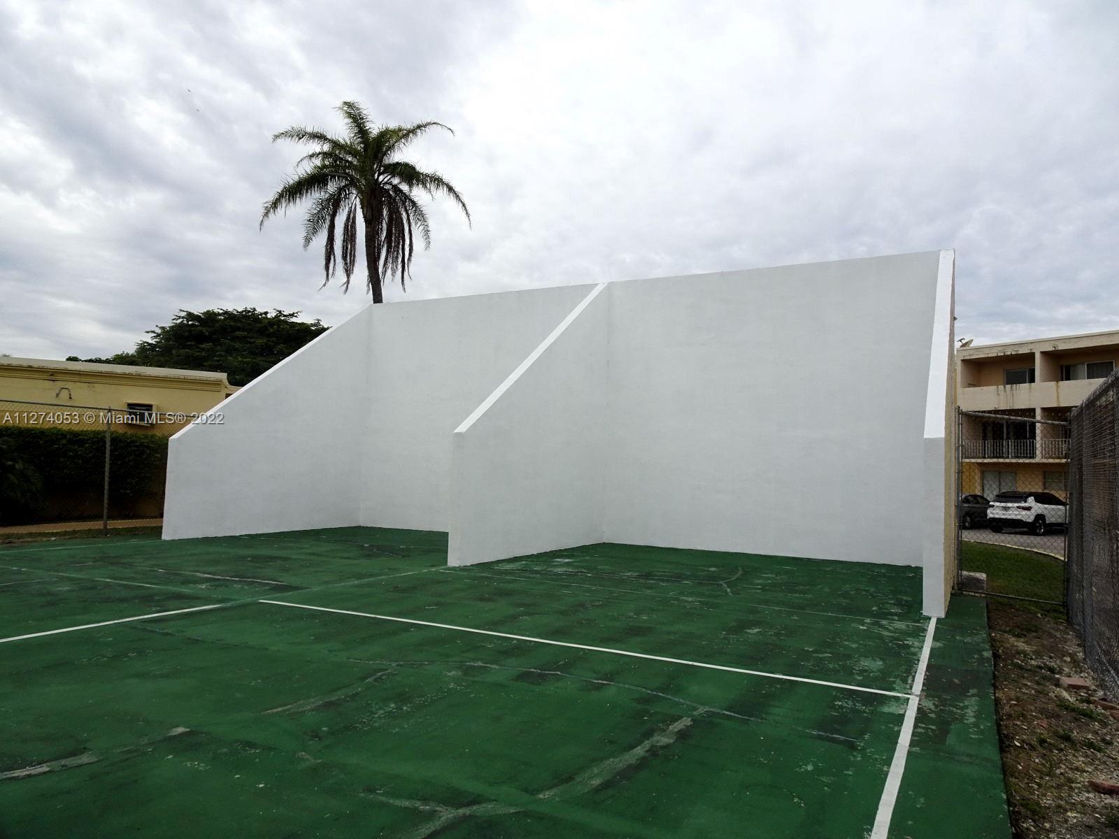 THE BEACH CLUB FONTAINEBL - Residential