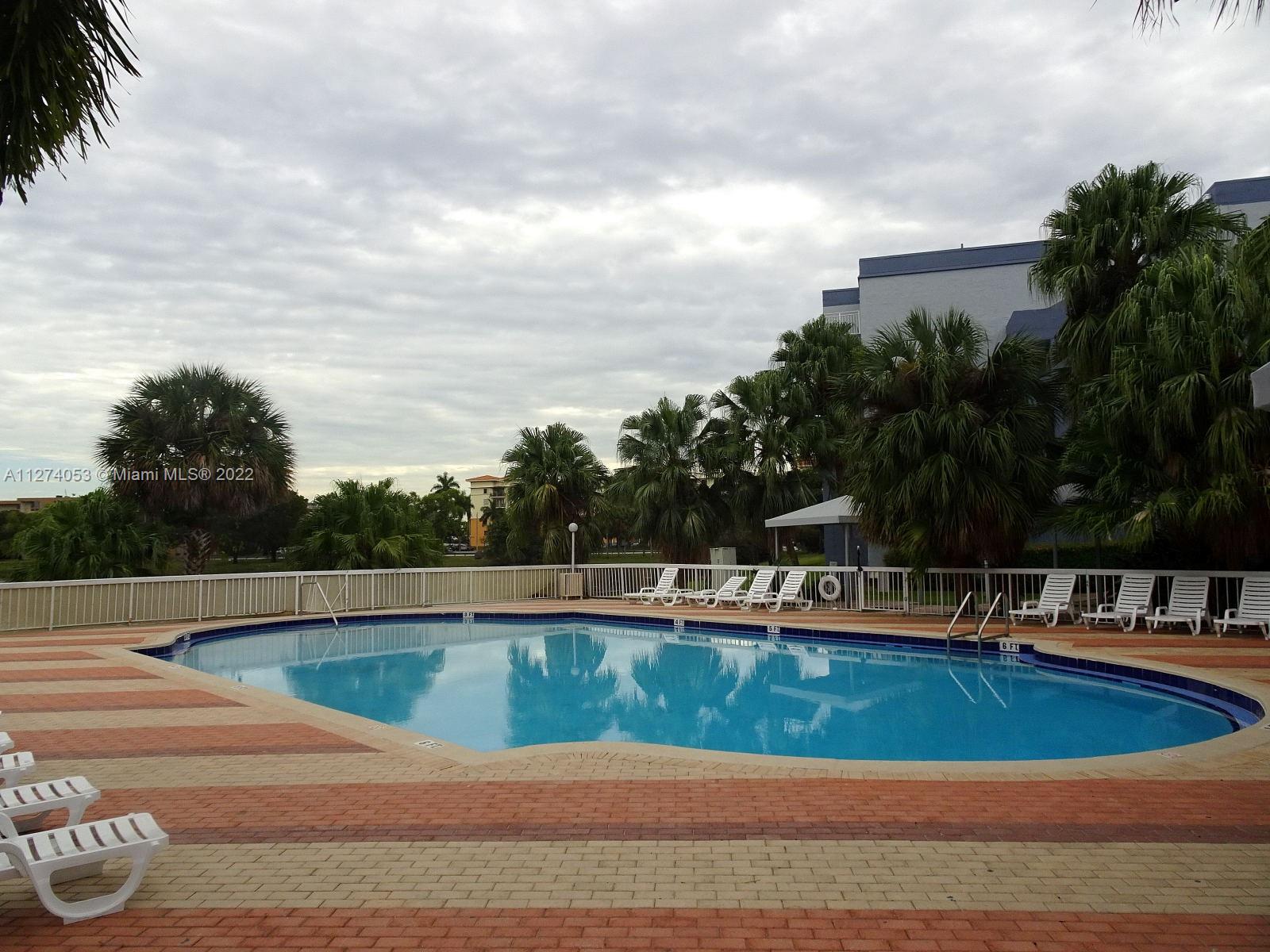 THE BEACH CLUB FONTAINEBL - Residential